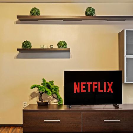 4 Rooms Unirii 47 Бухарест Экстерьер фото