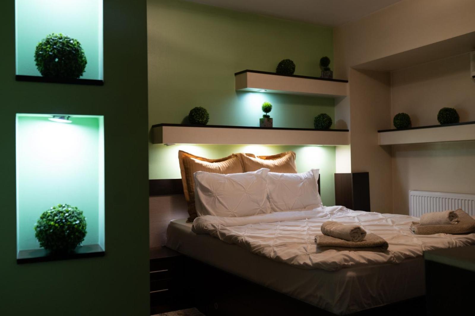 4 Rooms Unirii 47 Бухарест Экстерьер фото