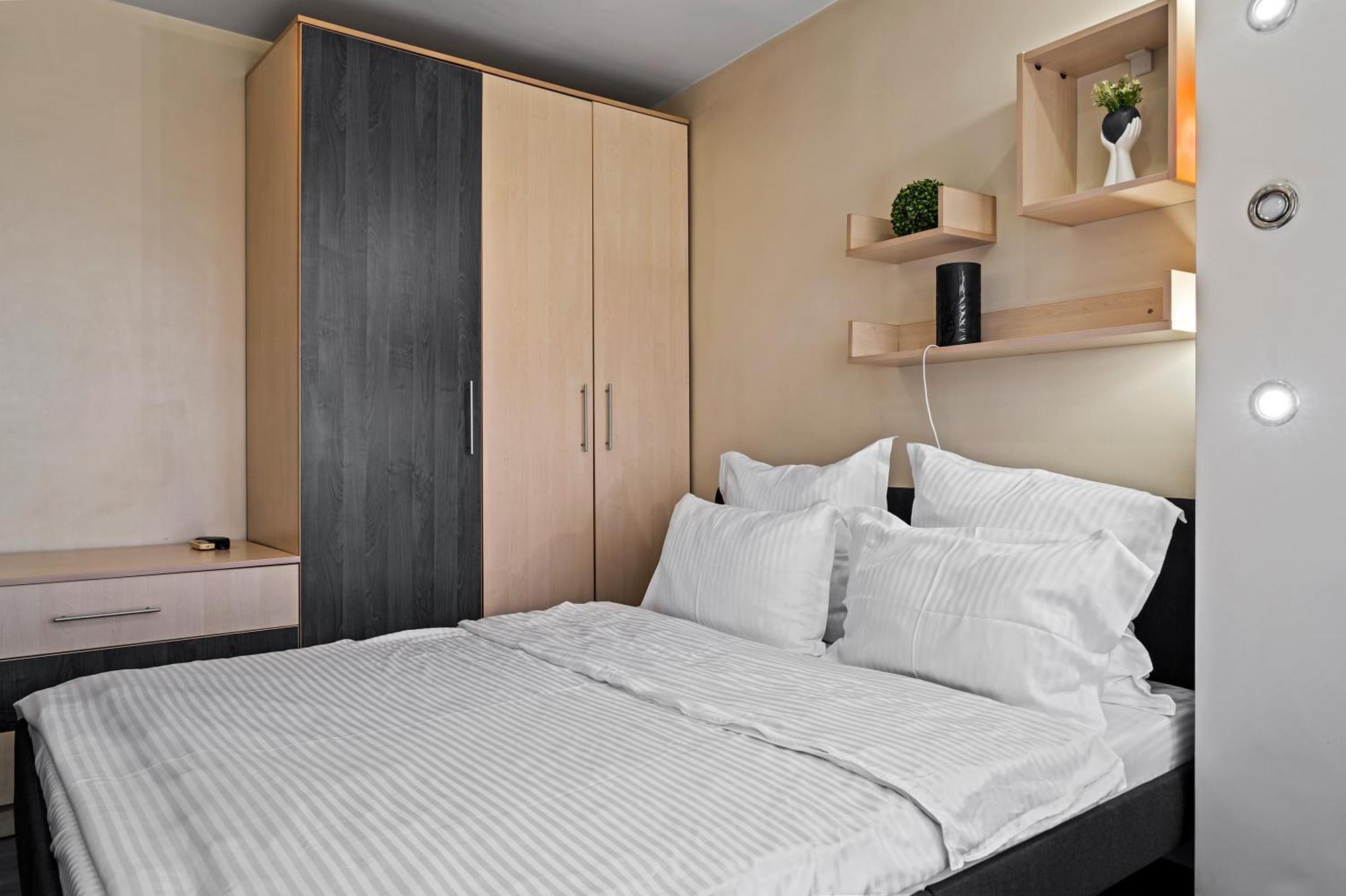 4 Rooms Unirii 47 Бухарест Экстерьер фото