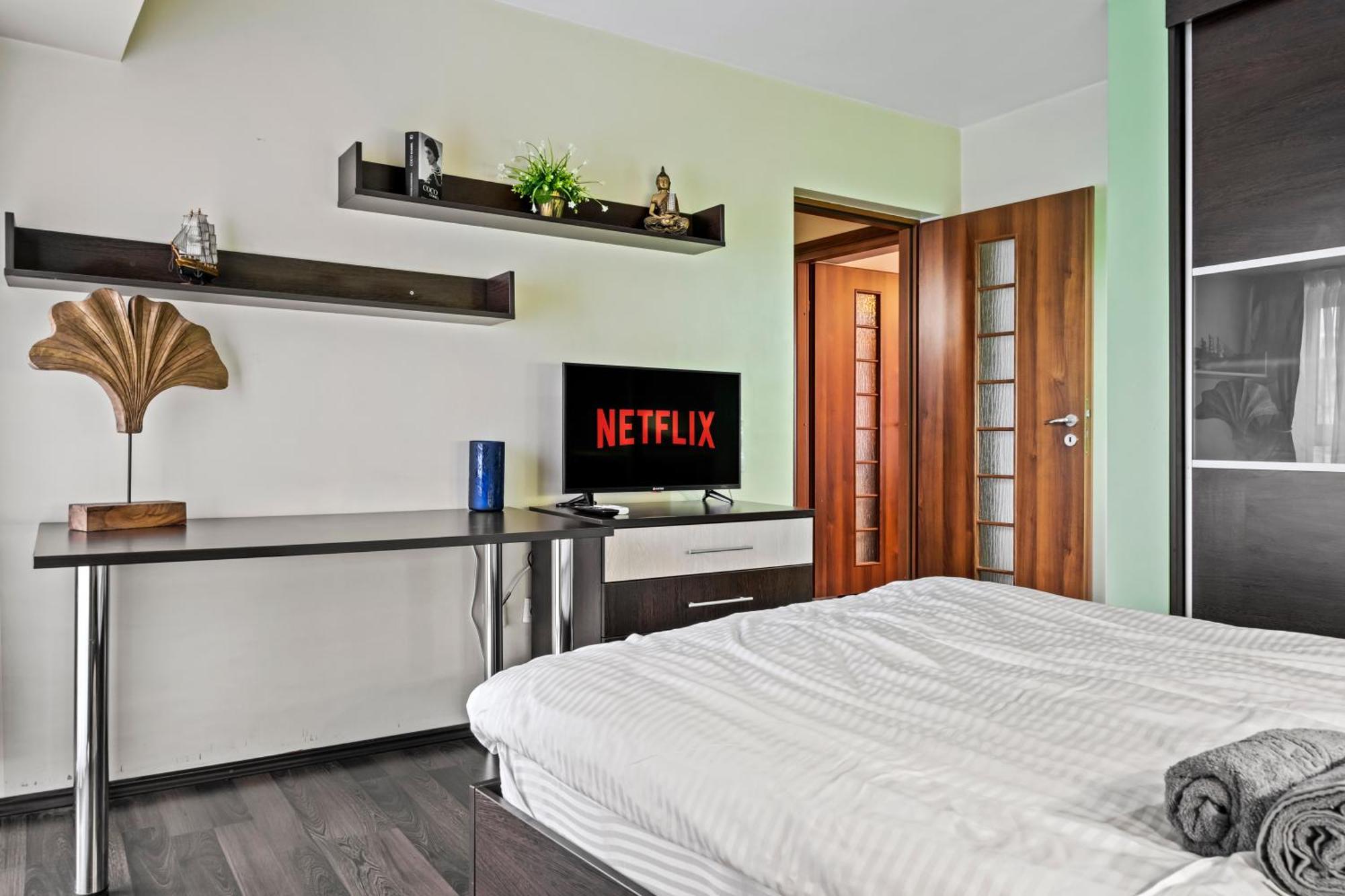 4 Rooms Unirii 47 Бухарест Экстерьер фото