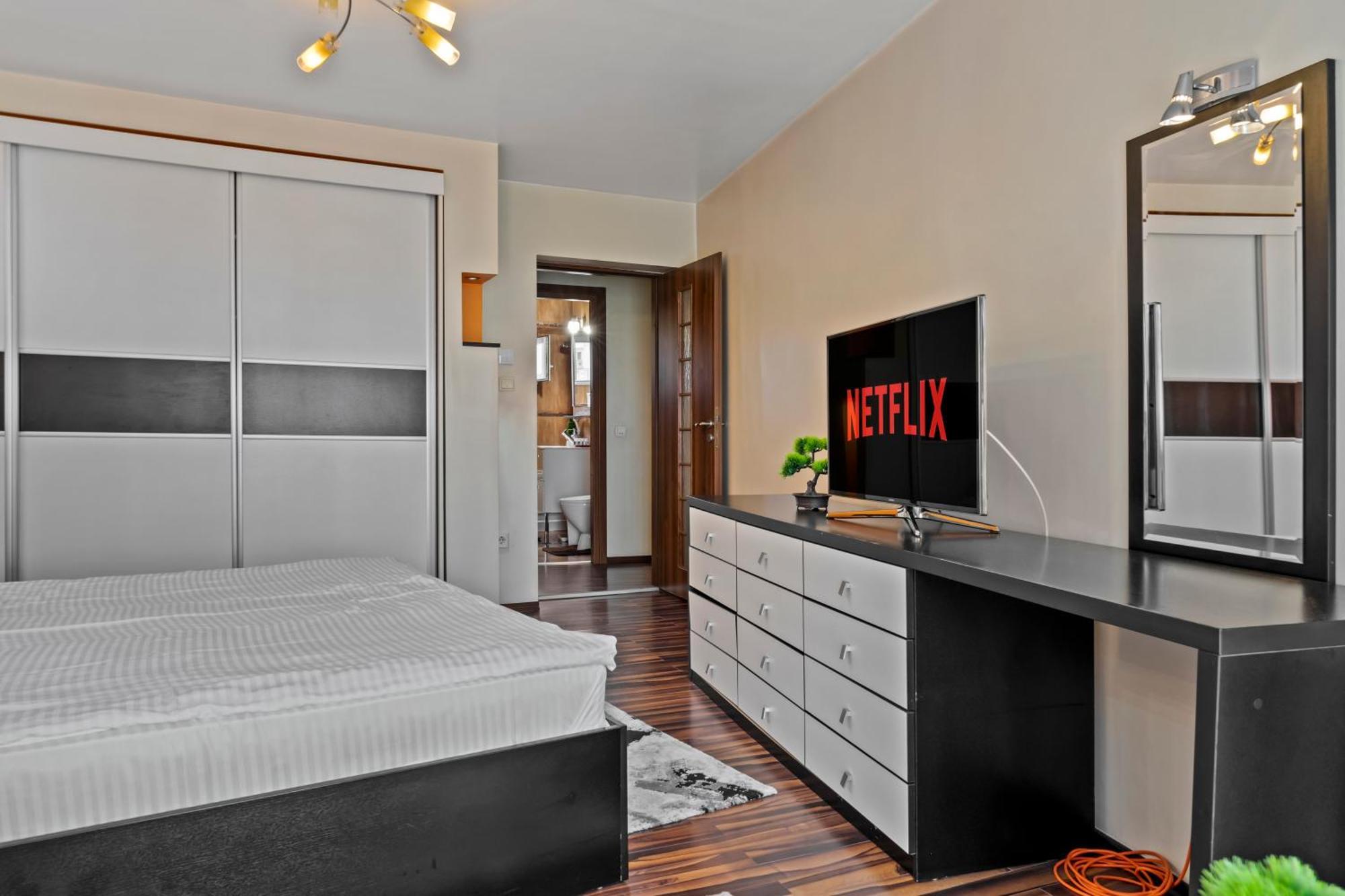 4 Rooms Unirii 47 Бухарест Экстерьер фото